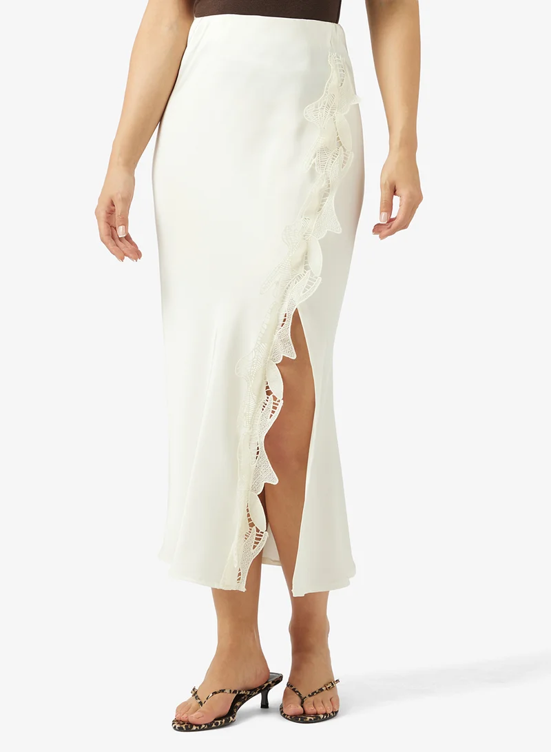 جينجر Satin Lace Detail A Line Skirt